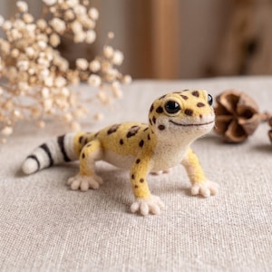Handmade Needle Felted Leopard Gecko Figurine, Wool Reptile Art, Desk Decor