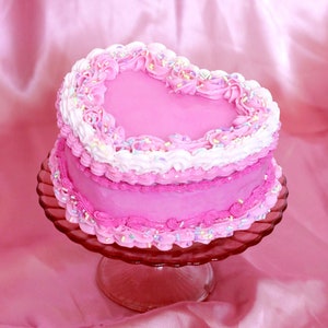 Pastel de cumpleaños de caja de joyería vintage de corazón rosa falso con chispas