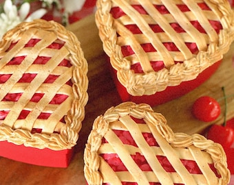 Künstliche Kirschkuchen-Geschenkboxen mit Herzen