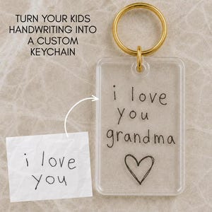 Llavero personalizado con la letra de un niño / Recuerdo personalizado "Te quiero"