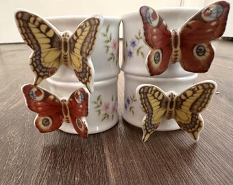 Porseleinen servetringen met vlindermotief, set van 4, servies uit de jaren 70, bloemrijke tafeldecoratie in cottage-stijl.