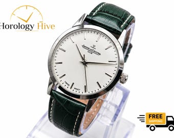 Orologio Jaeger-LeCoultre Club vintage anni '70: quadrante bianco, carica manuale, cinturino in pelle verde in condizioni quasi perfette.