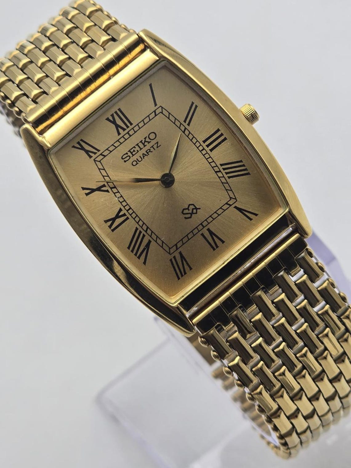 Vintage Seiko Tank Watch: Slim Gold-Tone Roman Numeral Men's Wristwatch, photo 3 sur 5