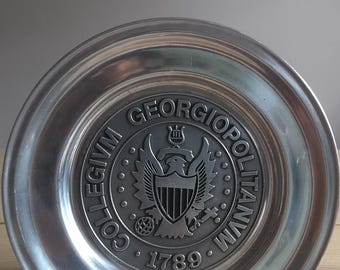 Vintage Georgetown University 10.5" Plate "COLLEGIVM GEORGIOPOLITANVM 1789"