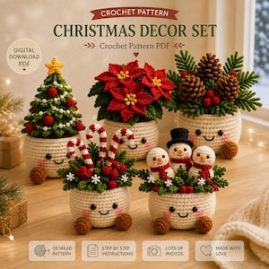 Puede incluir: Un patrón de ganchillo digital en PDF para un set de decoración navideña con cinco objetos tejidos en macetas color crema con caras. El set incluye un árbol, flores de pascua, piñas, bastones de caramelo y muñecos de nieve.