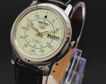 1970s Vintage Seiko 5 Automatic Watch: Burgundy Dial, Day-date