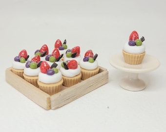 Miniatuur voor pop: "10 cupcakes met gemengd fruit" (schaal 1/12-1/6)