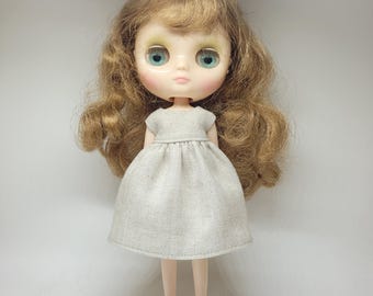 Middie Blythe Outfit: "Creme Schlichtes Kleid" (Kleid)