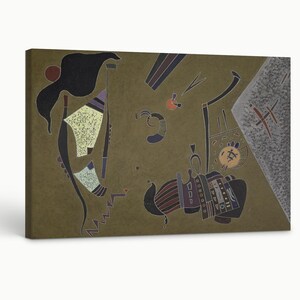 Puede incluir: Un lienzo rectangular con una composición abstracta sobre un fondo verde oliva apagado. La obra muestra formas orgánicas negras, un área triangular gris texturizada y pequeños elementos geométricos en rojo, blanco y morado.