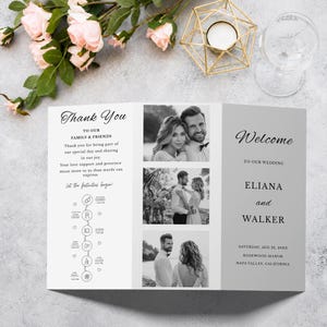Könnte beinhalten: Ein dreifach gefaltetes Hochzeitsprogramm mit Schwarz-Weiß-Fotos eines Paares und dem Text Welcome to our wedding Eliana and Walker, Saturday, Aug 23, 20XX, Rosewood Manor, Napa Valley, California, sowie einer Dankesbotschaft.