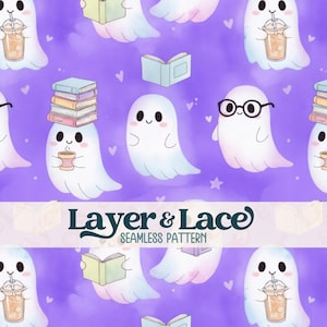Könnte beinhalten: Ein nahtloses Muster mit weißen Geistern auf violettem Hintergrund. Die Geister sind dargestellt, wie sie Eiskaffee halten, eine schwarze Brille tragen oder Stapel bunter Bücher balancieren. Kleine Herzen und Sterne sind im Design verteilt.