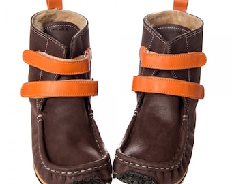 Bruin/oranje laarzen, klittenbandsluiting, schapenvacht voering, Vibram®superflex zool, waterdicht leer, ondersteuning blootsvoets lopen