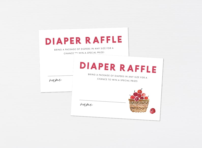 Op de afbeelding: Twee witte kaarten met rode tekst die "Diaper Raffle" zegt. De kaarten hebben een regel voor een naam en instructies om een ​​pakket luiers mee te nemen voor een kans om een ​​speciale prijs te winnen. Een kaart heeft een aquarel-illustratie van een mand met rode kersen.