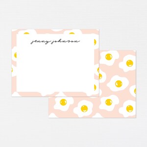 Papelería con forma de huevo para el desayuno · Regalo divertido con monograma · Juego de tarjetas de regalo personalizadas · Papelería a medida · Regalo de cumpleaños con forma de huevo · DIGITAL O IMPRESO