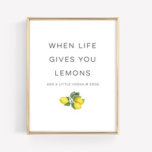 Stampa Quando la vita ti regala limoni · Aggiungi Vodka Soda · Arte della parete della cucina · Galleria del bar stampabile · Arte del cocktail · Regalo di alcol · FILE DIGITALE