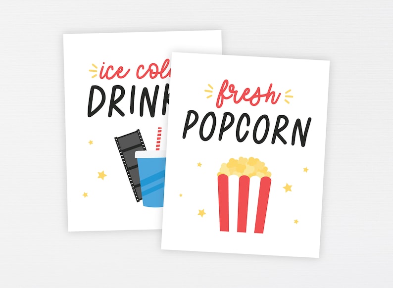 K&ouml;nnte beinhalten: Zwei druckbare Schilder f&uuml;r eine Filmabend-Party. Ein Schild sagt "Eisgek&uuml;hlte Getr&auml;nke" mit einem Cartoon-Bild eines Sodawassers und einer Filmrolle. Das andere Schild sagt "Frischer Popcorn" mit einem Cartoon-Bild eines rot-wei&szlig; gestreiften Popcorn-Eimers.