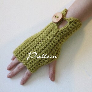 crochet pattern - comfy mittens with buttons - Listing08