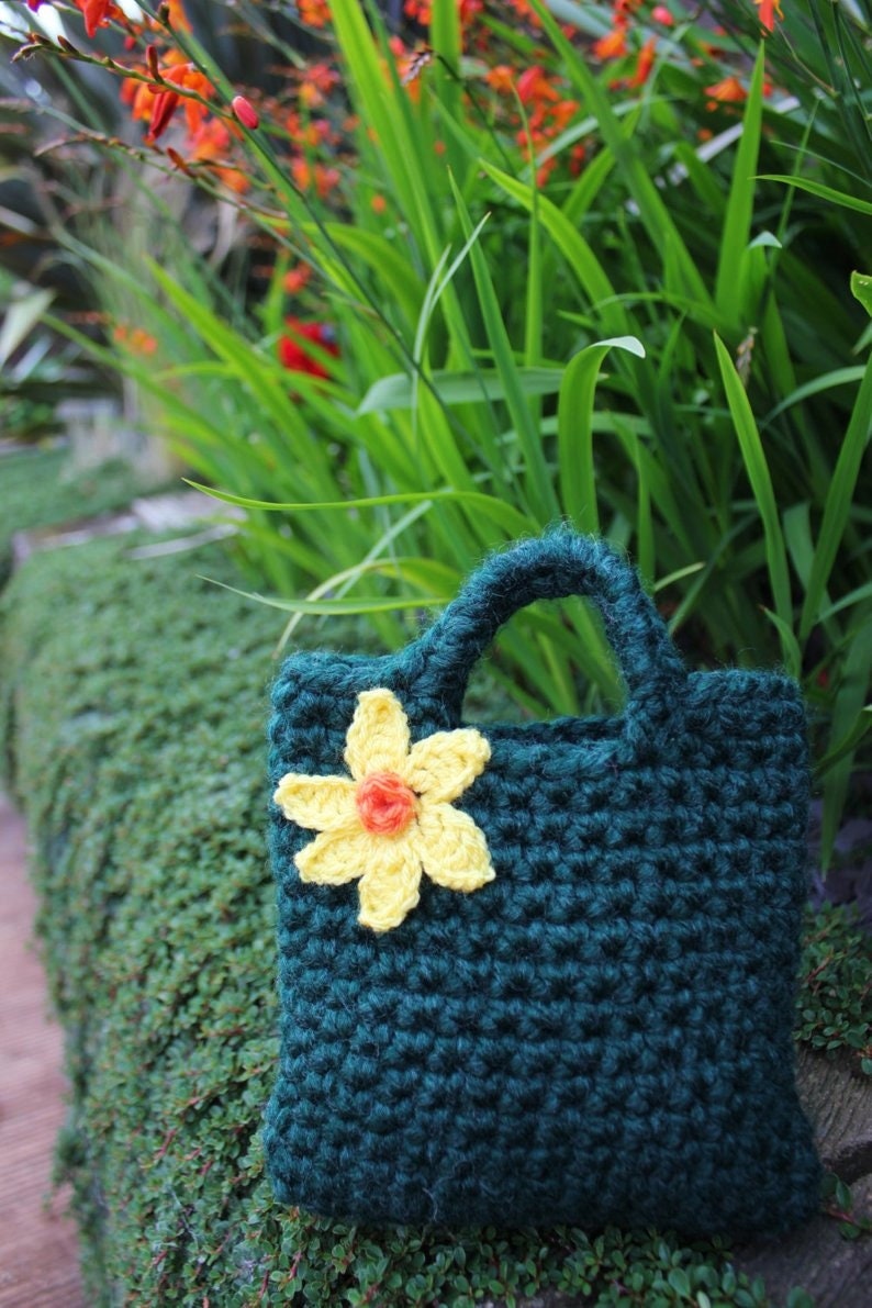 CROCHET PATTERNS Little Girls Little Purse with daffodil, bag pattern Listing4 image 2