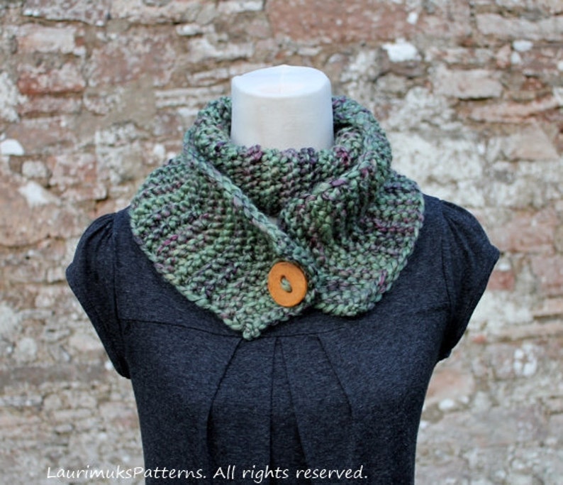 Knitting pattern, womens scarf snood pattern Listing86 image 1