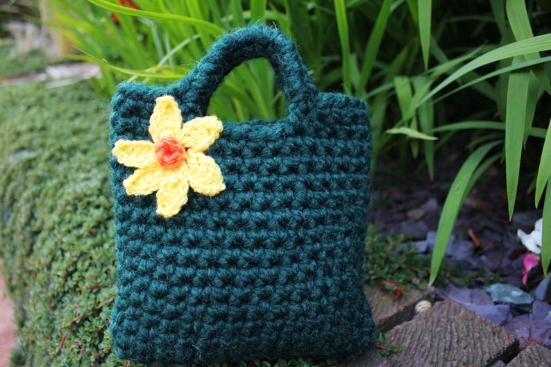 CROCHET PATTERNS Little Girls Little Purse with daffodil, bag pattern Listing4 image 3