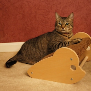 Rattino - Mouse Shaped Cat Scratcher