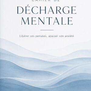 Peut inclure: Une couverture de carnet blanche avec le texte CAHIER DE DÉCHARGE MENTALE et Libérer ses pensées, apaiser son anxiété en bleu foncé. La partie inférieure présente une illustration aquarelle de vagues bleues superposées et le texte L'Esprit Serein.