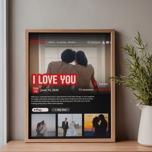 Könnte beinhalten: Ein gerahmter Druck im Netflix-Stil mit dem Titel I LOVE YOU, einem Top-10-Abzeichen, dem Datum 13. Juni 2026 und 13 Staffeln. Das Design enthält ein zentrales Bild eines Paares, eine Textbeschreibung, Wiedergabetasten und drei kleine Fotos.
