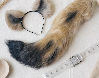 Handgemaakte set van hyena-oren en -staart van imitatiebont, accessoire voor een dierenkostuum.