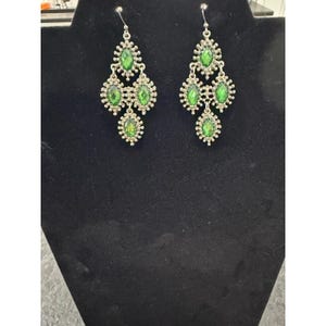 Ruby Lane Style Green Faceted Crystal Chandelier Dangle Earrings Silver Tone