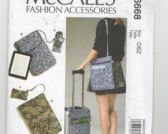 UNCUT Sewing Pattern McCalls 6668 for Laptop Bag, Travel Bag, Quick Pattern, Travel Accessories