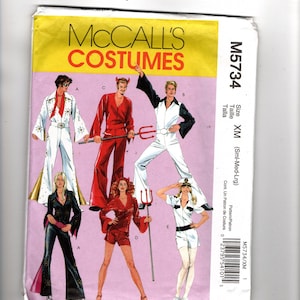 Könnte beinhalten: McCall's Costumes Schnittmuster M5734 in Größe XM. Die Umschlaghülle zeigt Illustrationen von fünf verschiedenen Kostümdesigns, darunter Overalls, ein Teufelskostüm mit einer Mistgabel und eine Matrosenuniform auf lila Grund.