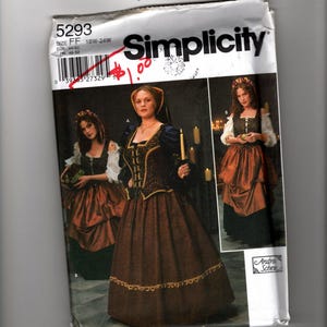 Puede incluir: Un sobre de patrón de costura Simplicity, número 5293, talla FF 18W-24W. El frente muestra ilustraciones de un corpiño, falda y tocado en tonos marrón, negro y dorado. El texto incluye la marca Simplicity y el número de patrón 5293.