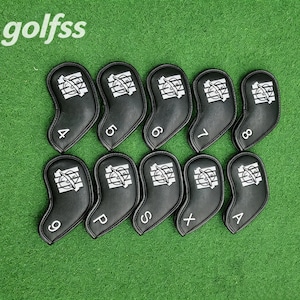 Peut inclure: Un ensemble de dix housses de protection pour fers de golf en cuir synthétique noir. Chaque housse présente un logo blanc imprimé représentant un cercle barré et un chiffre ou une lettre : 4, 5, 6, 7, 8, 9, P, S, X et A. Le texte golfss est visible.