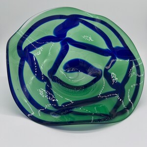 Glasblaaskunst uit de jaren 90 van Jim Antonius: Kobaltblauwgroen lintpatroon