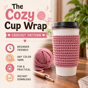 Może przedstawiać: Wzór szydełkowy na otulacz do kubka zatytułowany The Cozy Cup Wrap. Obraz przedstawia biały kubek z szydełkowym rękawem w kolorze przybrudzonego różu, pasujący kłębek włóczki i drewniane szydełko. Tekst zawiera Beginner Friendly, Any Color Yarn, Fun & Practical oraz Instant Download.