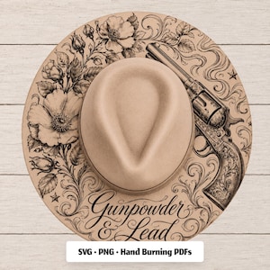Puede incluir: Un sombrero de fieltro color canela con una ilustración en tinta negra de un revólver, motivos florales y el texto Gunpowder & Lead. El diseño incluye filigranas y estrellas, con una etiqueta inferior que dice SVG • PNG • Hand Burning PDFs.