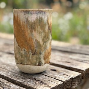 Vaso de cerámica para café con leche hecho a mano / Taza de gres hecha a mano / Taza de cerámica verde, crema y marrón