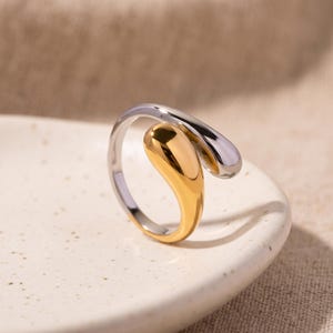 Anello aperto bicolore oro e argento, regalo di compleanno o Natale per lei.