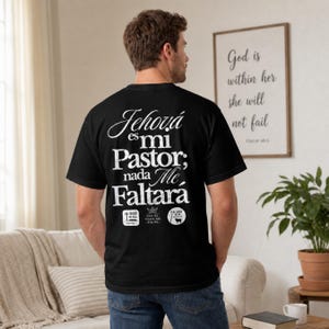 May include: A black short-sleeved t-shirt featuring white text on the back that reads "Jehová es mi Pastor; nada Me Faltará" along with three small circular and square icons containing religious symbols and additional Spanish text.