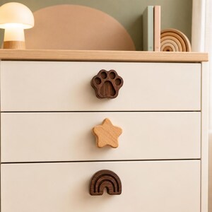 Massivholz-Schrankknöpfe, niedliche Schubladenknöpfe fürs Kinderzimmer, Griffe mit Sternen-, Mond-, Wolken- und Tiermotiven, Boho-Kinderzimmerdeko, Möbelbeschläge aus Holz