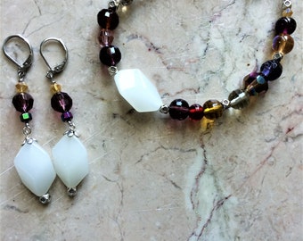 Fallen Sie Armband-Set mit Glasperlen und passenden Ohrringen. #BES00134