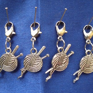 Yarn & Knitting Needles - Pack of 6 Stitch Markers
