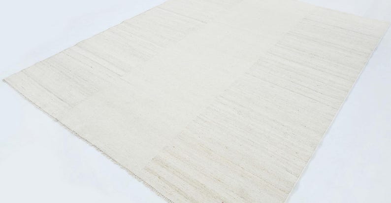 ソフトグラウンドコーブクリームウールラグ、手織りローパイルフラットウィーブ、クリームエリアラグ 8x10 画像 3