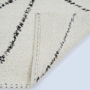 Warmnerf berkenhouten vloerkleed in ivoorkleur, handgeweven met een gestructureerd tribaal patroon, ivoorkleurig crèmekleurig vloerkleed 8x10 afbeelding 5