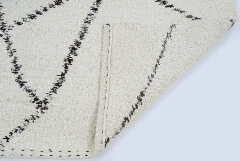 Warmnerf berkenhouten vloerkleed in ivoorkleur, handgeweven met een gestructureerd tribaal patroon, ivoorkleurig crèmekleurig vloerkleed 8x10 afbeelding 5