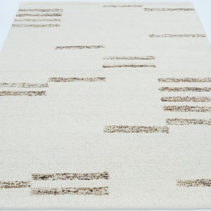 Alfombra de lana color marfil Warm Grain Beam, tejida a mano con textura tribal, alfombra color crema marfil de 8x10 imagen 2
