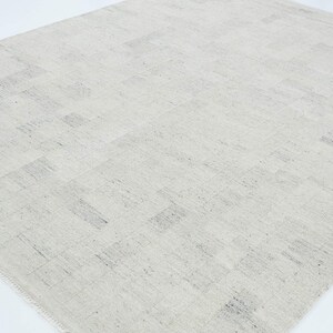 Alfombra de lana Soft Ground Dell Taupe, tejida a mano con pelo corto y tejido plano, alfombra de área Greige Taupe de 8x10 imagen 6