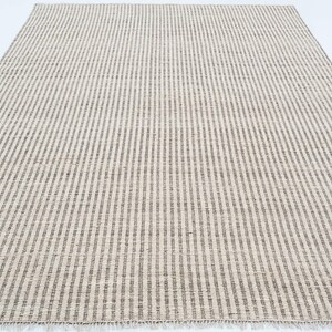 Woven Ridge Clove Cream Wool Rug, Hand-Woven Ribbed Directional Weave, Cream Area Rug 8x10 image 4