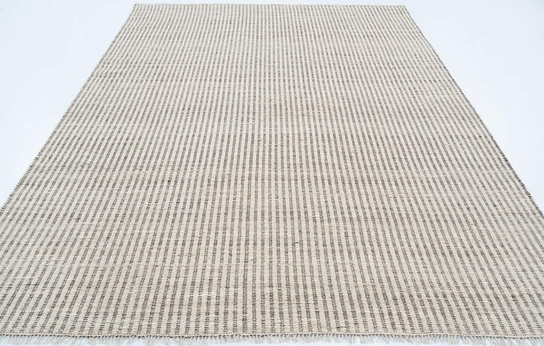 Woven Ridge Clove Cream Wool Rug, Hand-Woven Ribbed Directional Weave, Cream Area Rug 8x10 image 4
