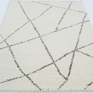 Warmnerf berkenhouten vloerkleed in ivoorkleur, handgeweven met een gestructureerd tribaal patroon, ivoorkleurig crèmekleurig vloerkleed 8x10 afbeelding 2